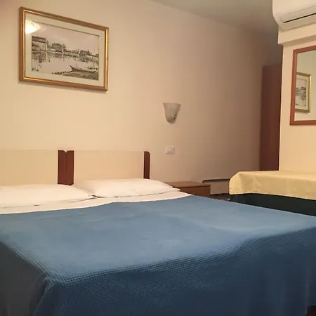 Canada Hotel 2*
