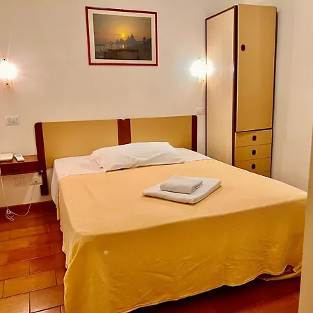 Canada Hotell 2*
