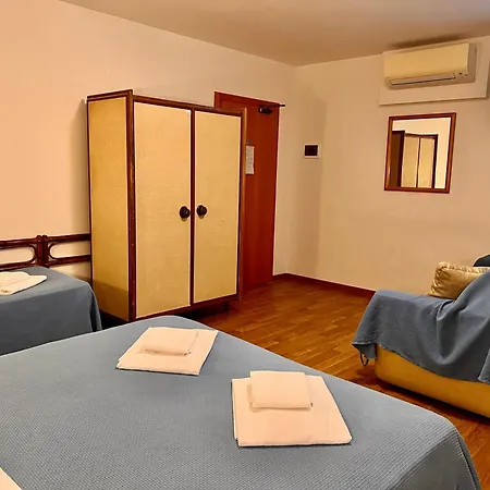 Canada Hotel 2*