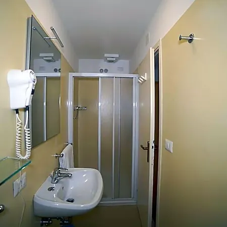 Hotel Canada 2*