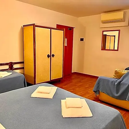 Hotel Canada 2*