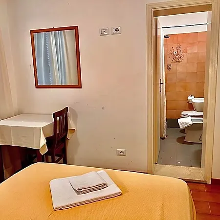 Canada Hotel 2*