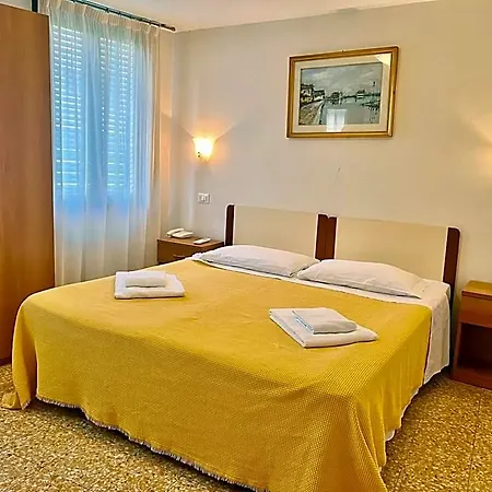 Hotel Canada 2*
