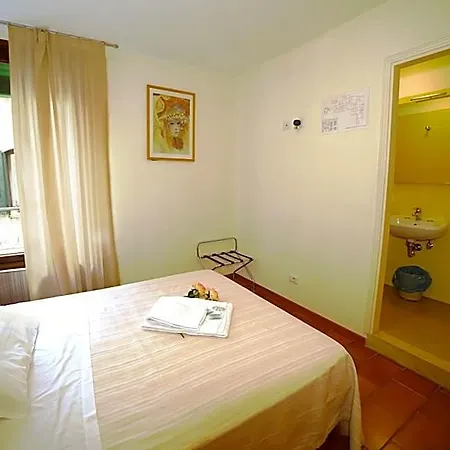 Canada Hotel 2*