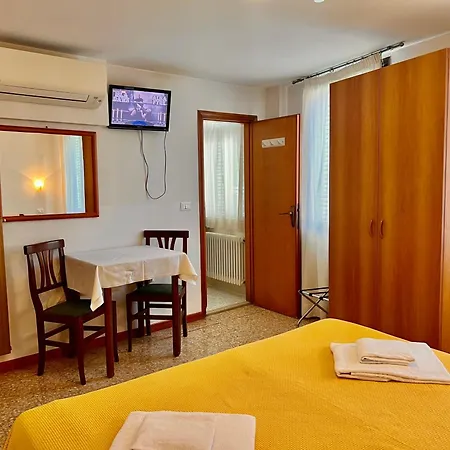 加拿大酒店 2* 威尼斯