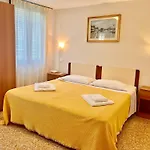 Hotell Canada 2*